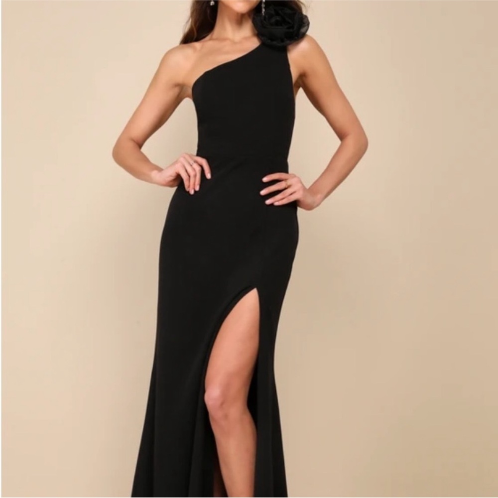 Elegant Black One-Shoulder Dress